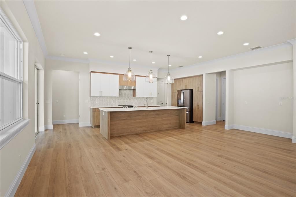 Activo con contrato: $899,900 (7 camas, 5 baños, 3577 Pies cuadrados)