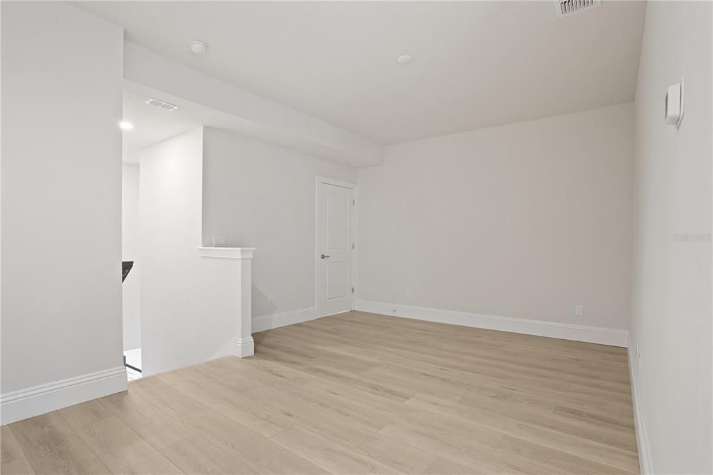 Activo con contrato: $899,900 (7 camas, 5 baños, 3577 Pies cuadrados)