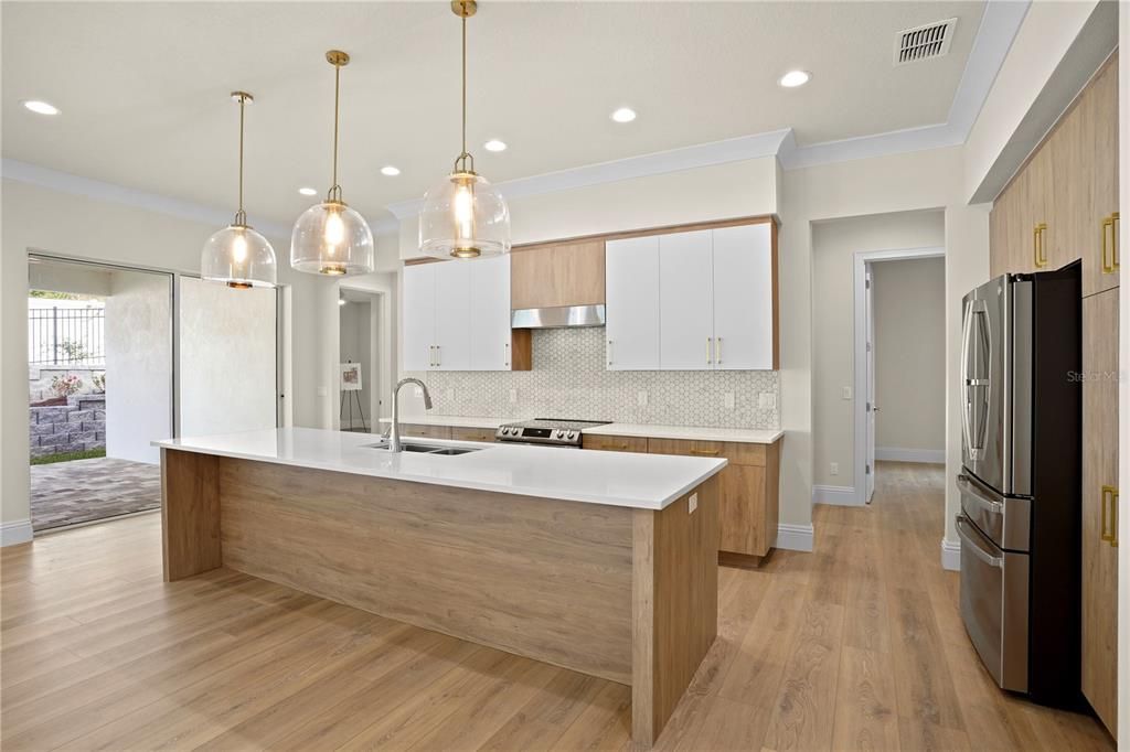 Activo con contrato: $899,900 (7 camas, 5 baños, 3577 Pies cuadrados)