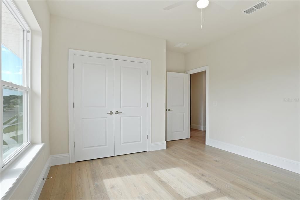 Activo con contrato: $899,900 (7 camas, 5 baños, 3577 Pies cuadrados)