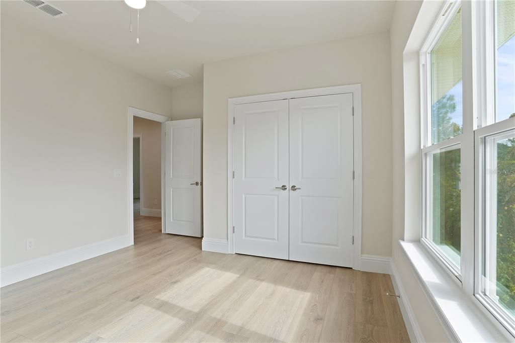 Activo con contrato: $899,900 (7 camas, 5 baños, 3577 Pies cuadrados)