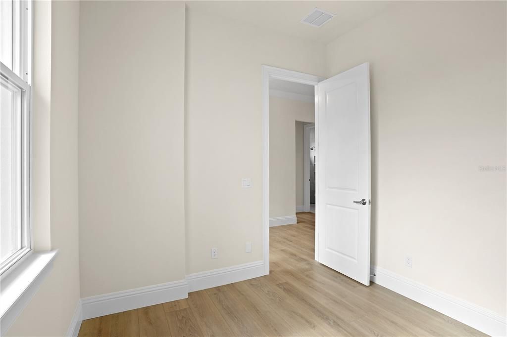 Activo con contrato: $899,900 (7 camas, 5 baños, 3577 Pies cuadrados)