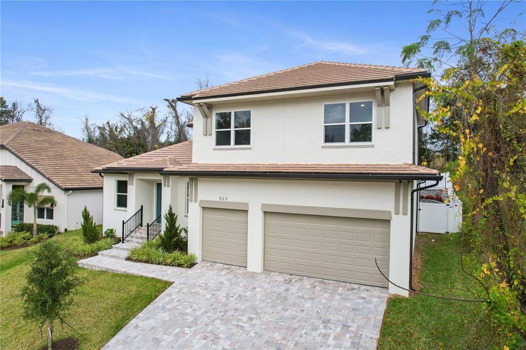 Activo con contrato: $899,900 (7 camas, 5 baños, 3577 Pies cuadrados)