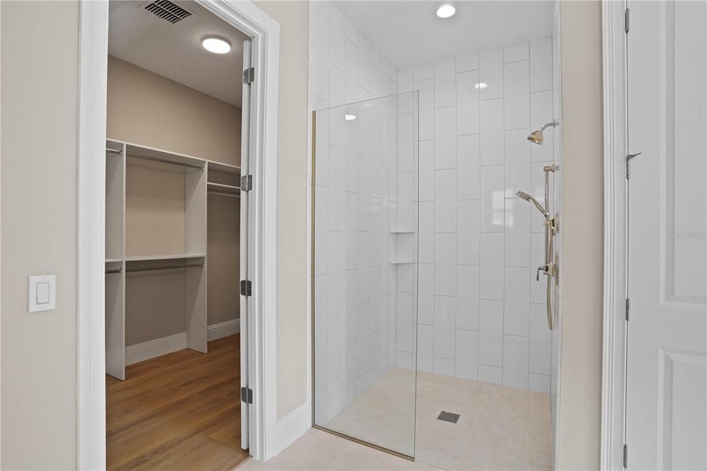 For Sale: $799,900 (5 beds, 3 baths, 3274 Square Feet)