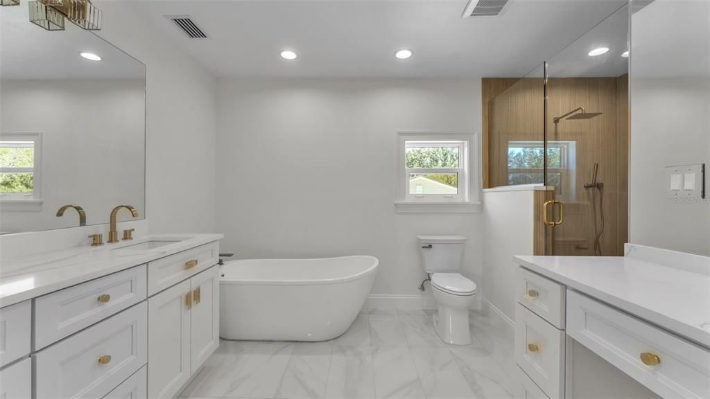 En Venta: $1,799,900 (4 camas, 4 baños, 4708 Pies cuadrados)