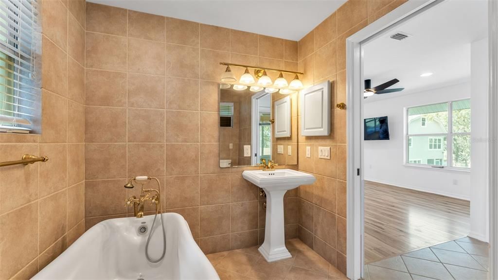 En Venta: $1,799,900 (4 camas, 4 baños, 4708 Pies cuadrados)