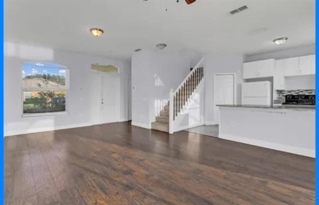 Activo con contrato: $190,000 (4 camas, 3 baños, 1616 Pies cuadrados)