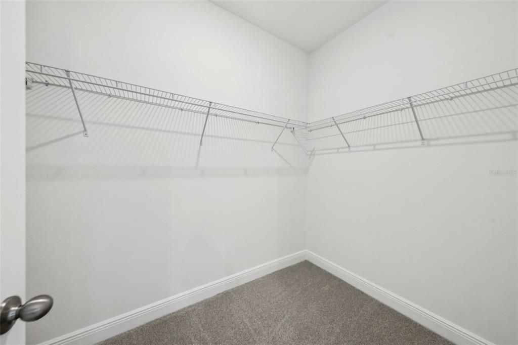 Activo con contrato: $428,040 (3 camas, 2 baños, 1483 Pies cuadrados)