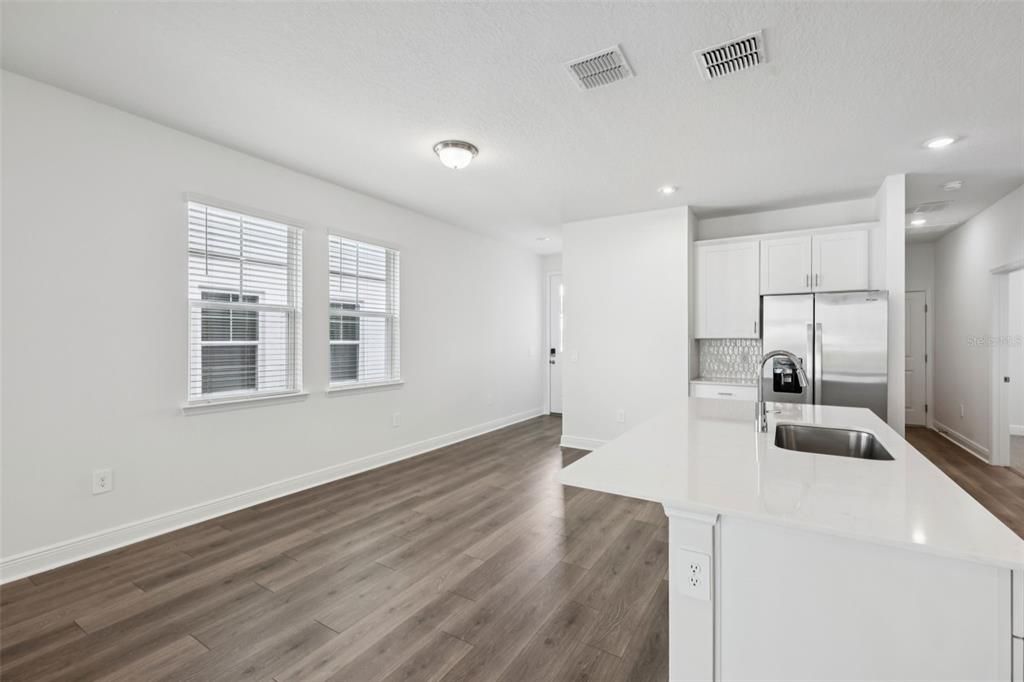 Activo con contrato: $428,040 (3 camas, 2 baños, 1483 Pies cuadrados)