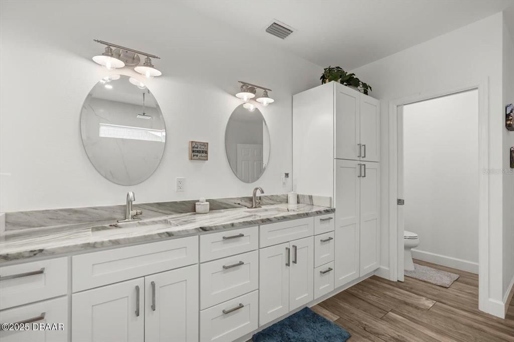 For Sale: $899,000 (4 beds, 3 baths, 2580 Square Feet)