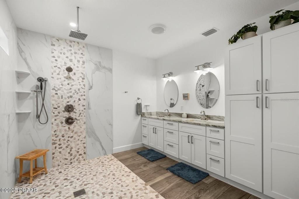 For Sale: $899,000 (4 beds, 3 baths, 2580 Square Feet)