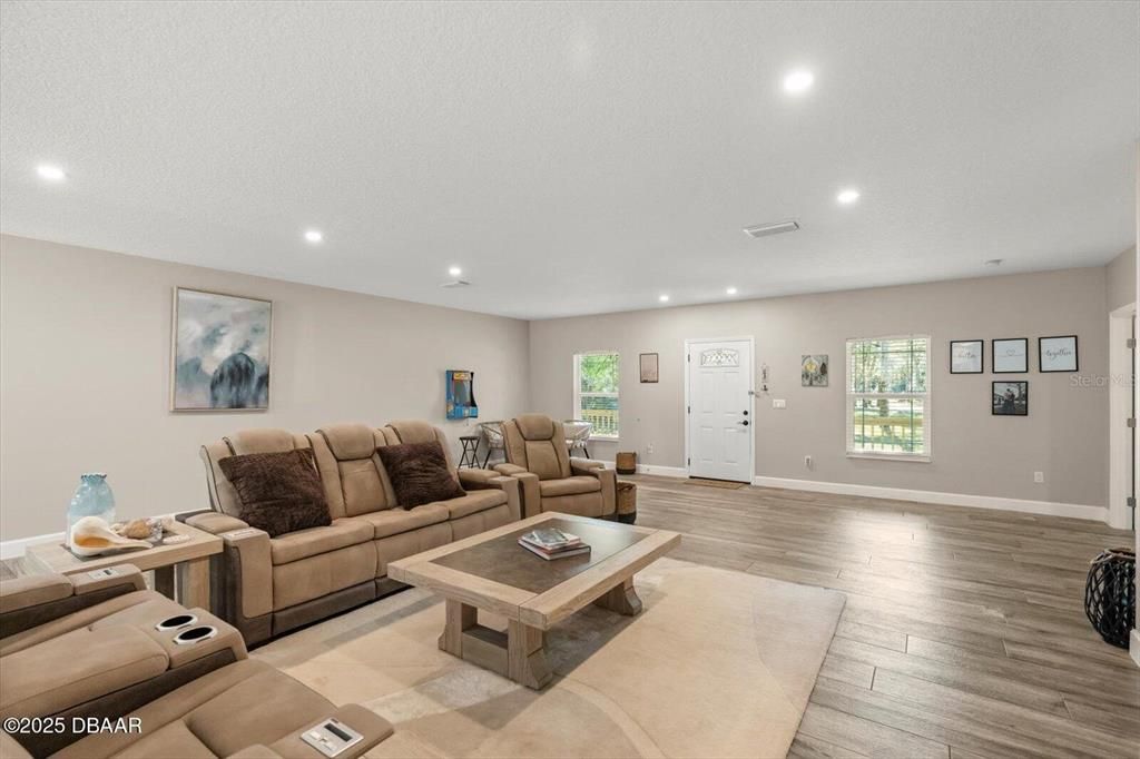 For Sale: $899,000 (4 beds, 3 baths, 2580 Square Feet)