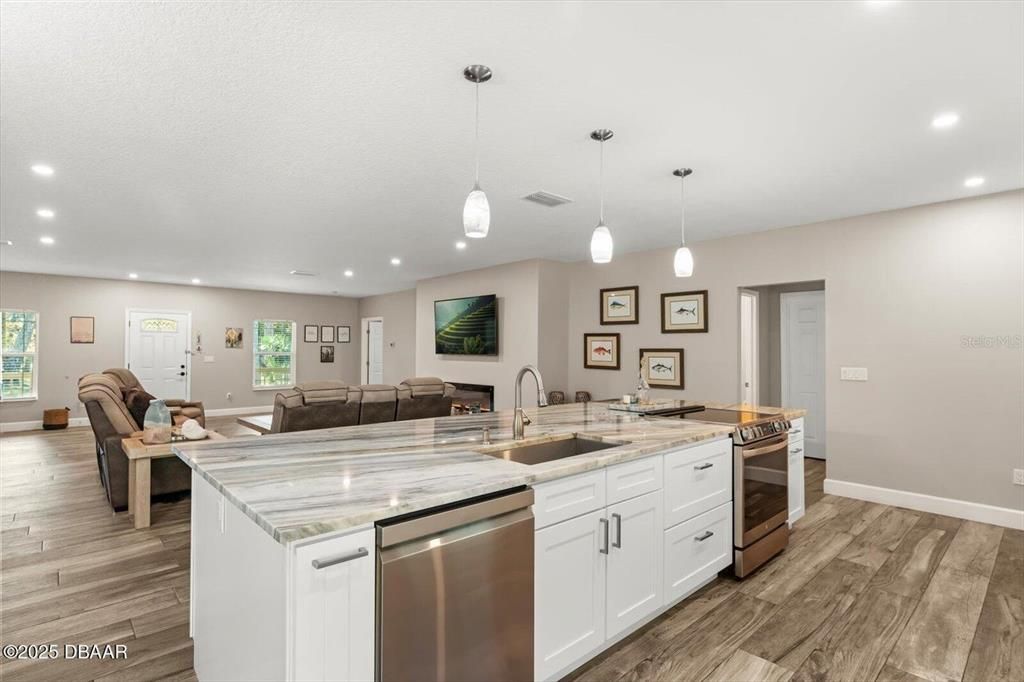 For Sale: $899,000 (4 beds, 3 baths, 2580 Square Feet)
