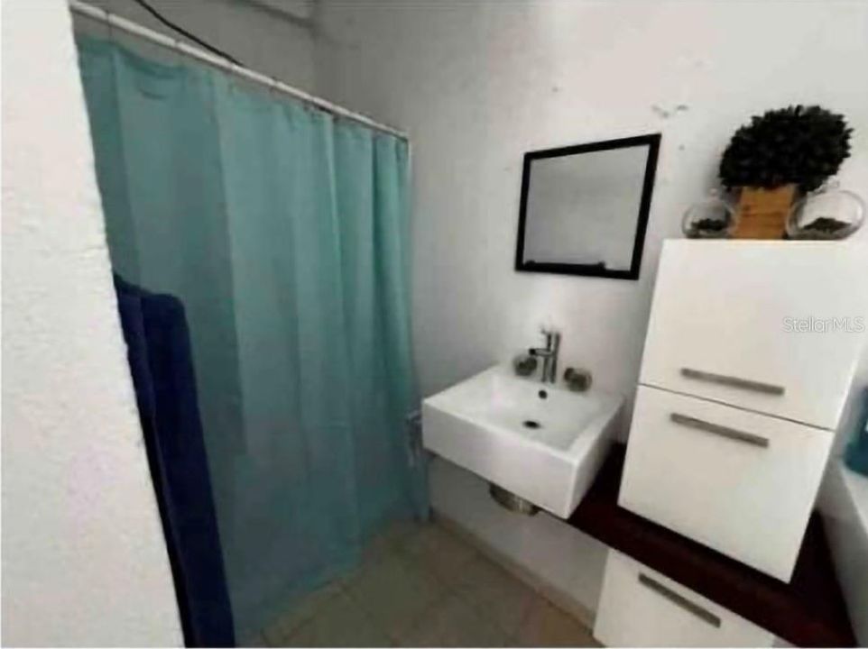 For Sale: $180,000 (5 beds, 3 baths, 1518 Square Feet)