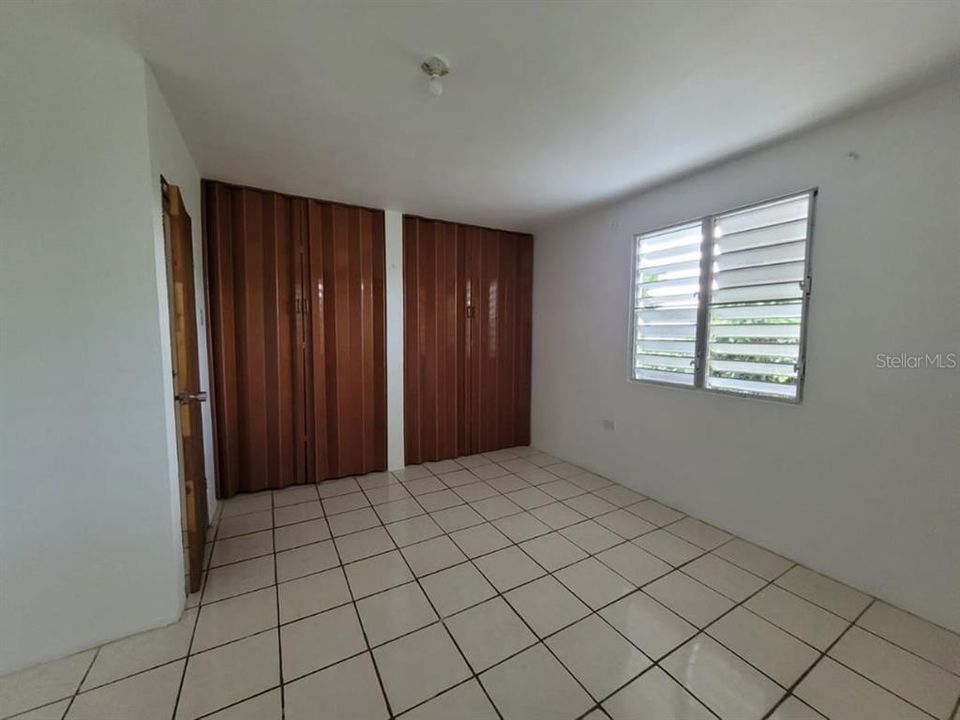 For Sale: $180,000 (5 beds, 3 baths, 1518 Square Feet)