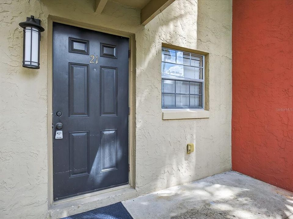 Active With Contract: $1,575 (1 beds, 1 baths, 537 Square Feet)