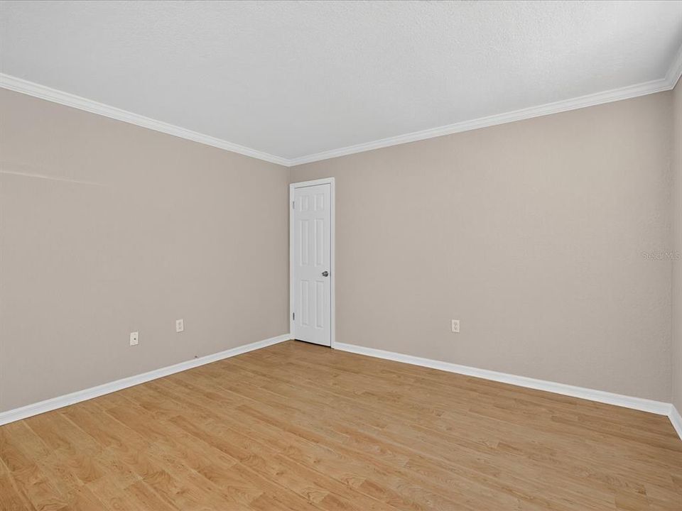 Active With Contract: $1,575 (1 beds, 1 baths, 537 Square Feet)