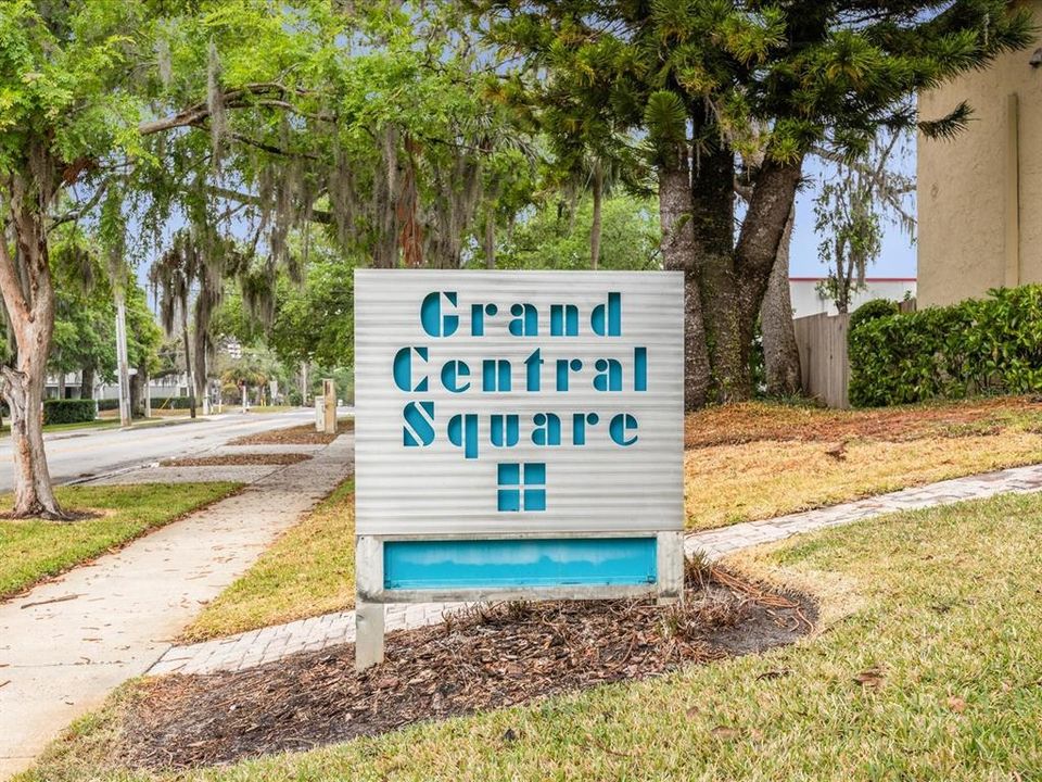 Active With Contract: $1,575 (1 beds, 1 baths, 537 Square Feet)