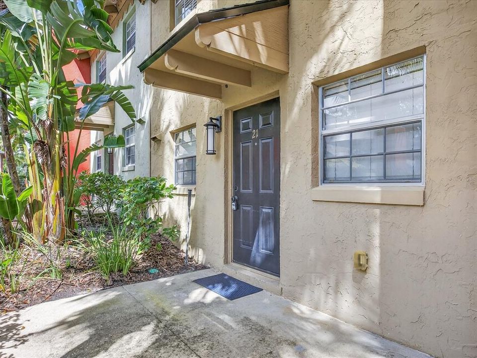 Active With Contract: $1,575 (1 beds, 1 baths, 537 Square Feet)