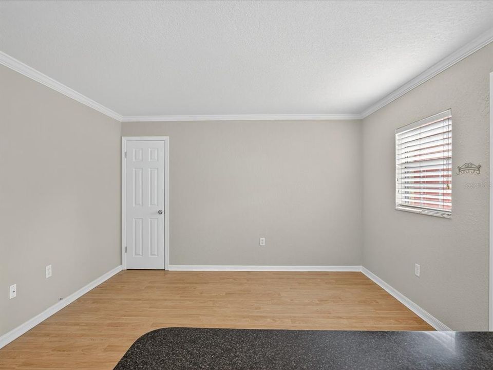 Active With Contract: $1,575 (1 beds, 1 baths, 537 Square Feet)