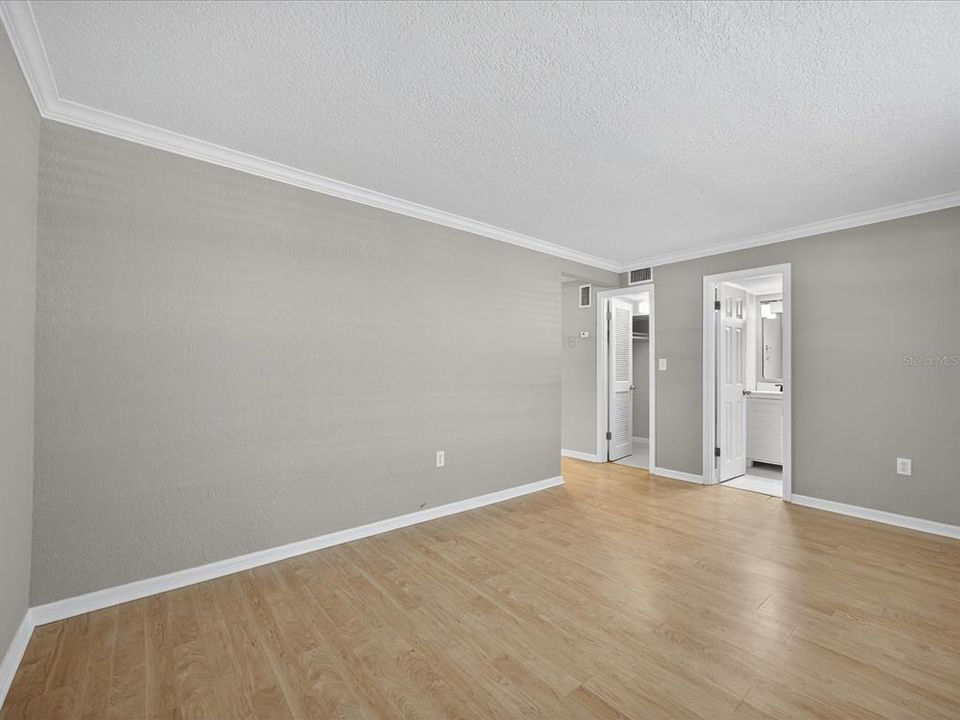 Active With Contract: $1,575 (1 beds, 1 baths, 537 Square Feet)