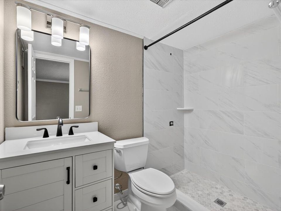Active With Contract: $1,575 (1 beds, 1 baths, 537 Square Feet)