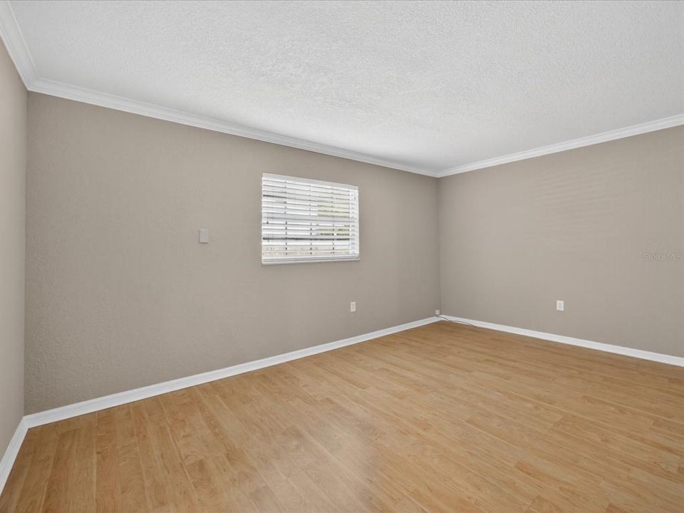Active With Contract: $1,575 (1 beds, 1 baths, 537 Square Feet)