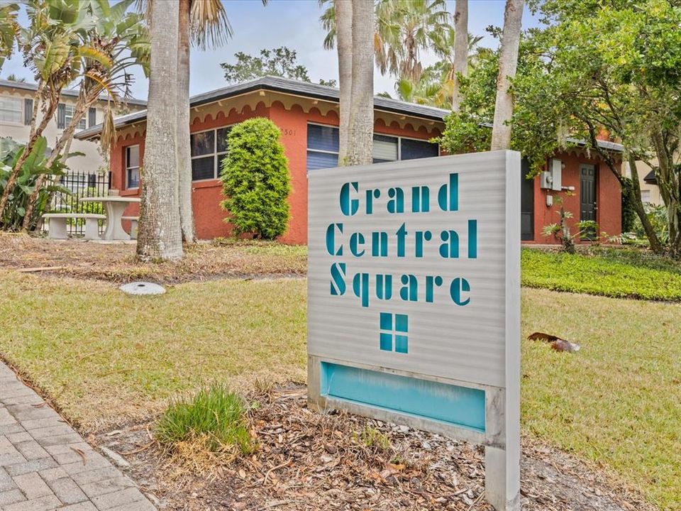 Active With Contract: $1,575 (1 beds, 1 baths, 537 Square Feet)