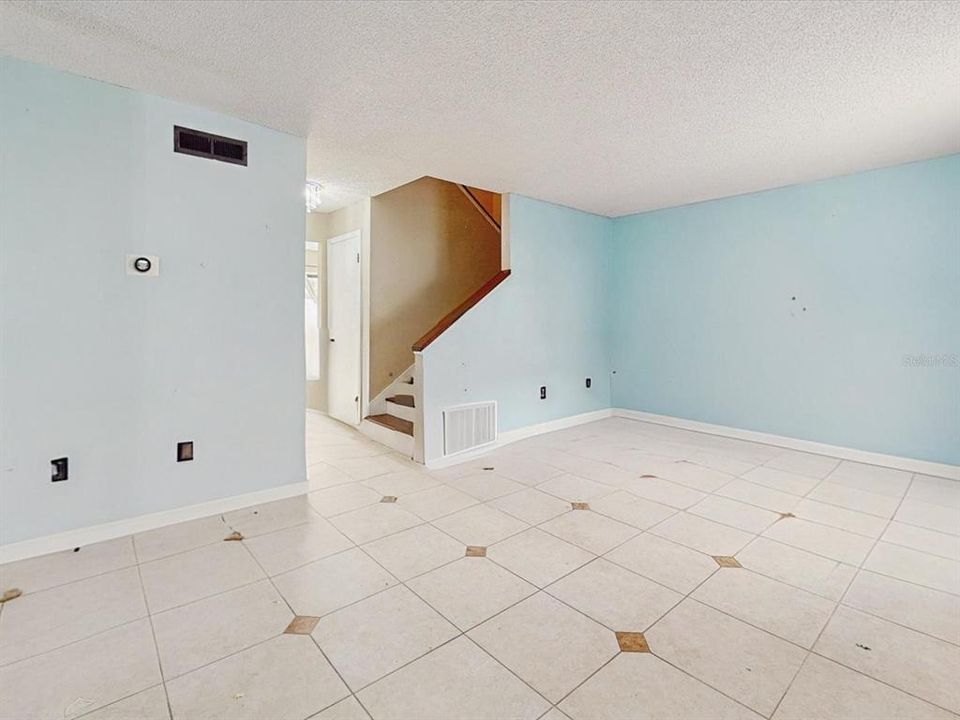 Activo con contrato: $239,900 (3 camas, 2 baños, 1532 Pies cuadrados)