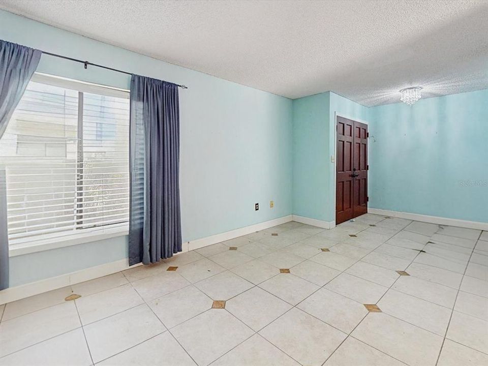 Activo con contrato: $239,900 (3 camas, 2 baños, 1532 Pies cuadrados)