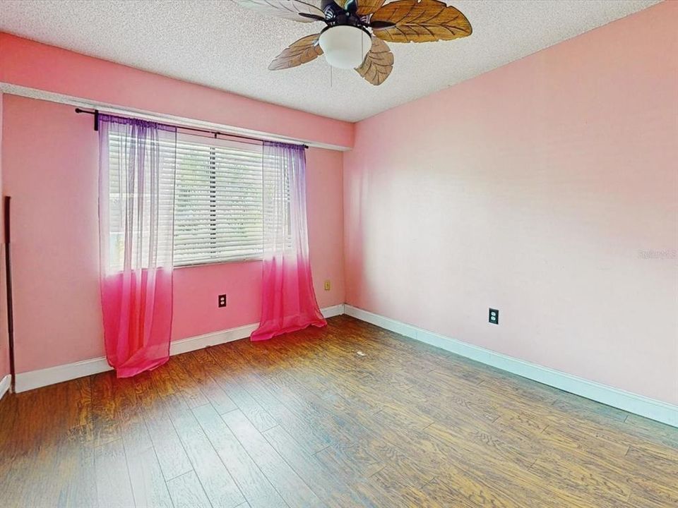 Activo con contrato: $239,900 (3 camas, 2 baños, 1532 Pies cuadrados)