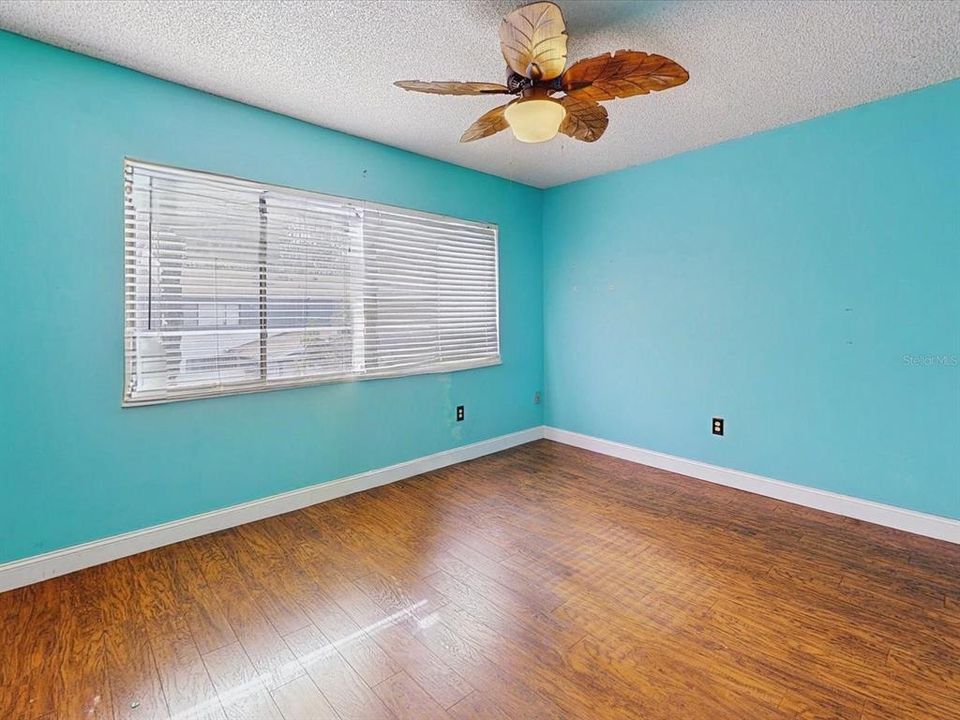 Activo con contrato: $239,900 (3 camas, 2 baños, 1532 Pies cuadrados)