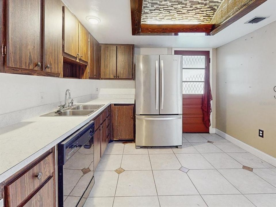 Activo con contrato: $239,900 (3 camas, 2 baños, 1532 Pies cuadrados)