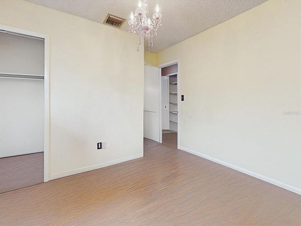 Activo con contrato: $239,900 (3 camas, 2 baños, 1532 Pies cuadrados)