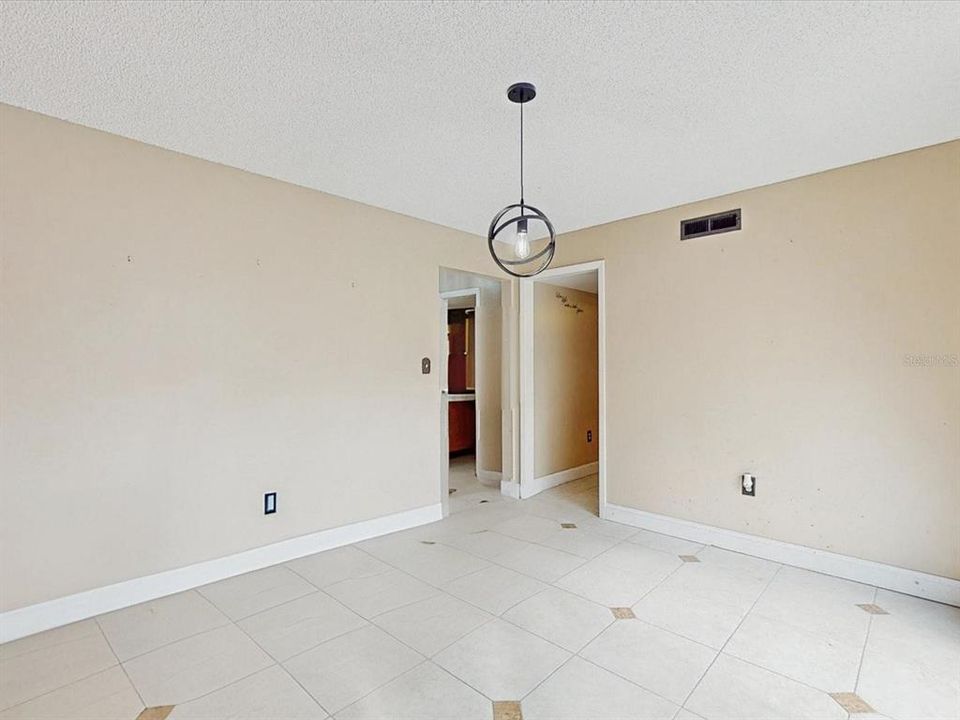Activo con contrato: $239,900 (3 camas, 2 baños, 1532 Pies cuadrados)