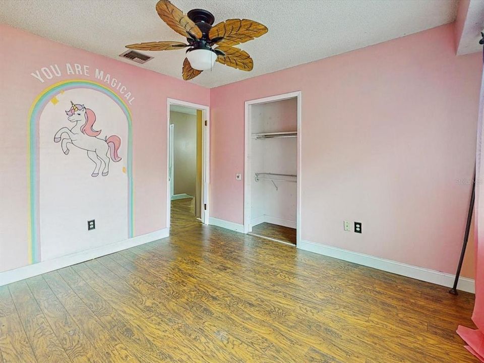 Activo con contrato: $239,900 (3 camas, 2 baños, 1532 Pies cuadrados)