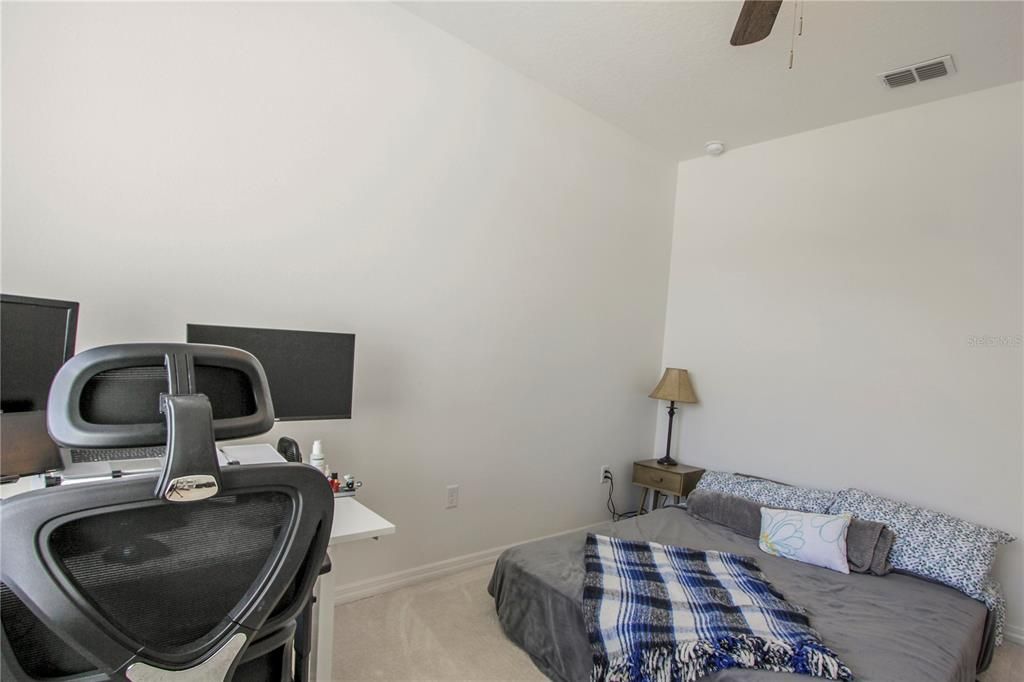 На продажу: $399,999 (4 спален, 2 ванн, 1695 Квадратных фут)