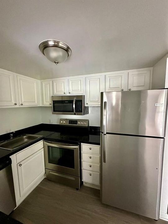 For Rent: $1,450 (2 beds, 1 baths, 850 Square Feet)