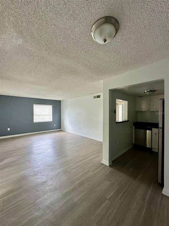 For Rent: $1,450 (2 beds, 1 baths, 850 Square Feet)