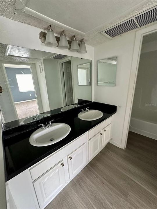 For Rent: $1,450 (2 beds, 1 baths, 850 Square Feet)
