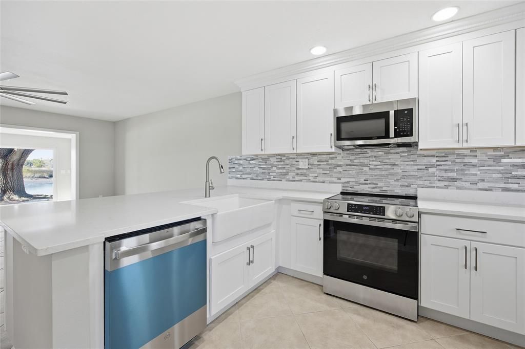 На продажу: $260,000 (2 спален, 2 ванн, 1584 Квадратных фут)