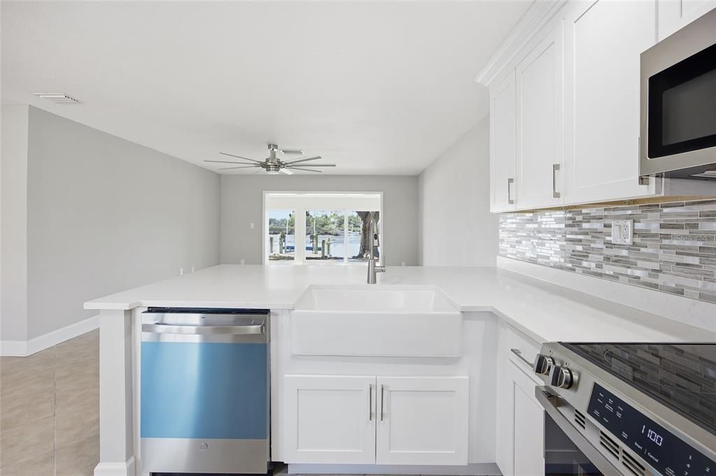 На продажу: $260,000 (2 спален, 2 ванн, 1584 Квадратных фут)