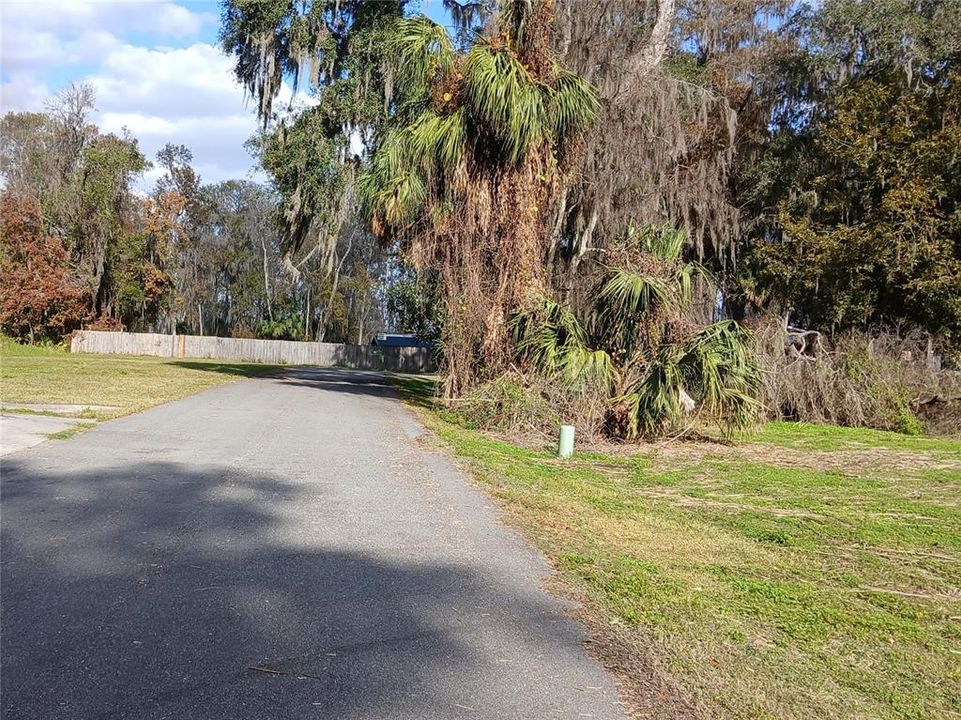 На продажу: $185,000 (1.31 acres)