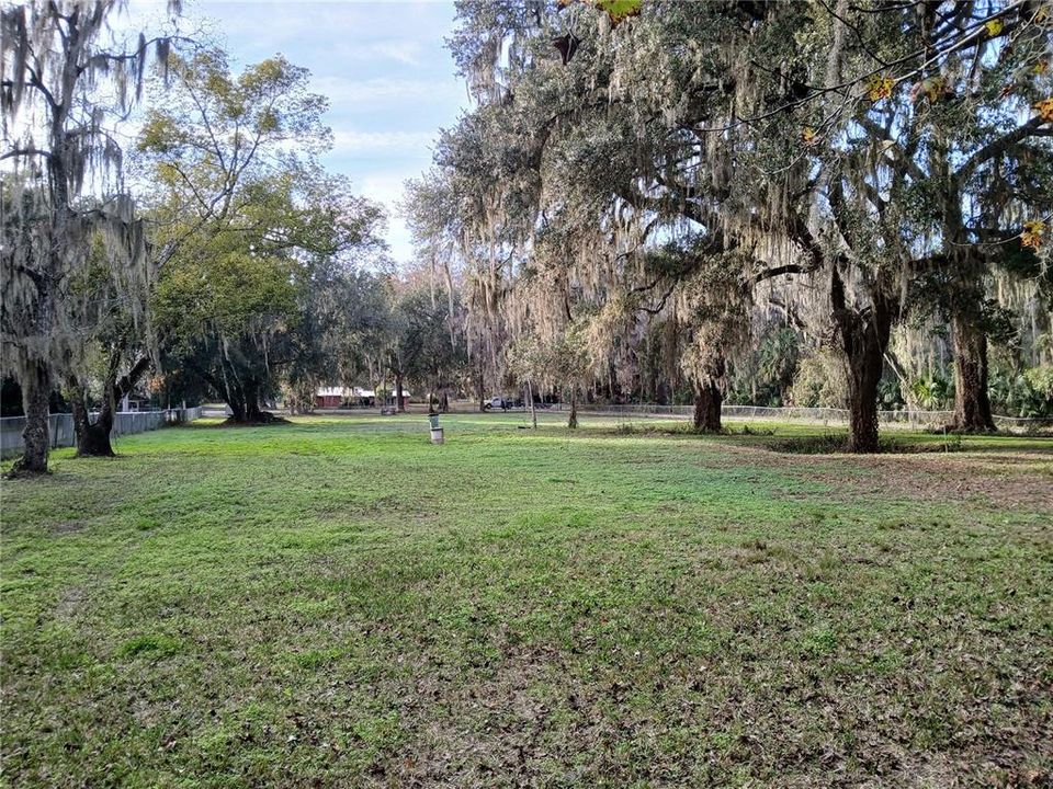 На продажу: $185,000 (1.31 acres)