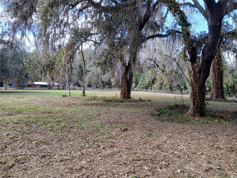 На продажу: $185,000 (1.31 acres)