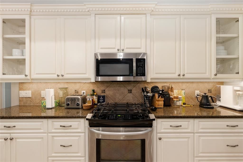 For Sale: $569,900 (4 beds, 3 baths, 2816 Square Feet)