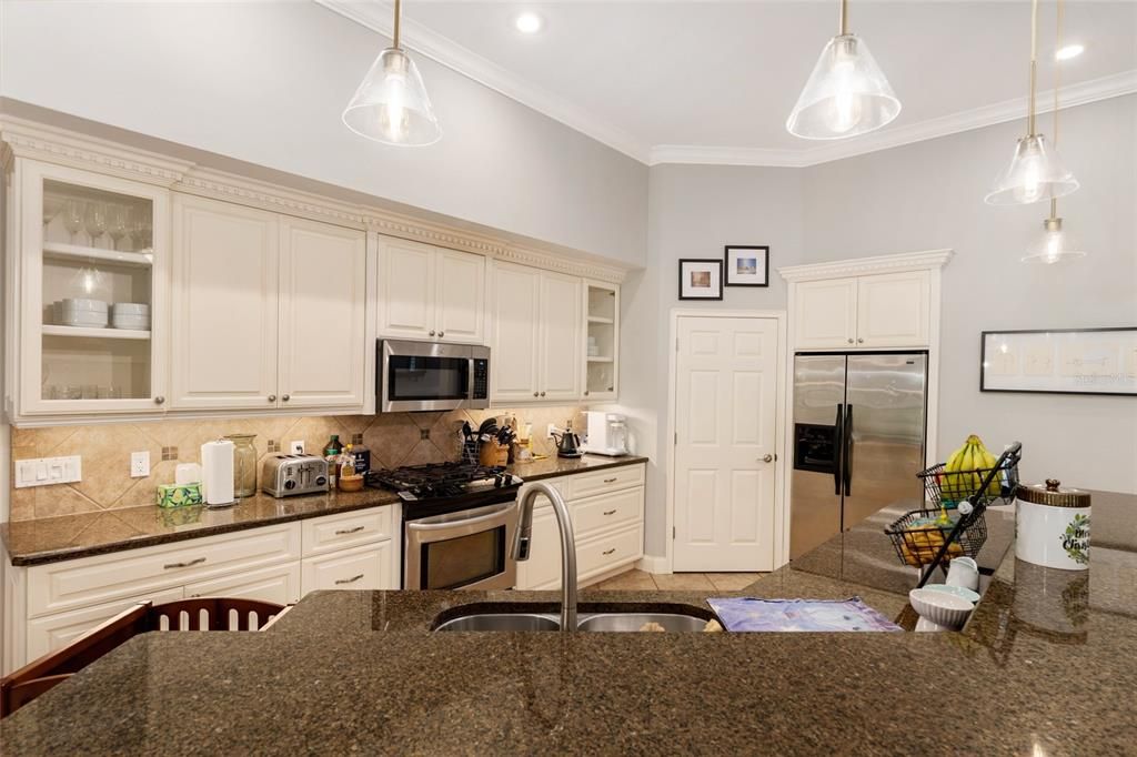 For Sale: $569,900 (4 beds, 3 baths, 2816 Square Feet)