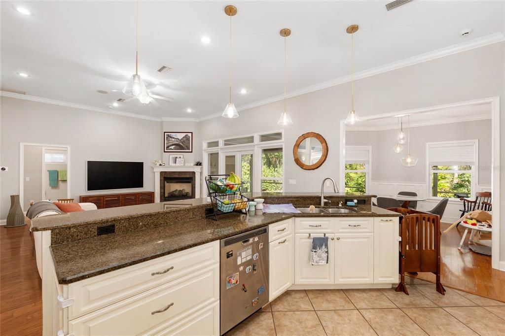 For Sale: $569,900 (4 beds, 3 baths, 2816 Square Feet)