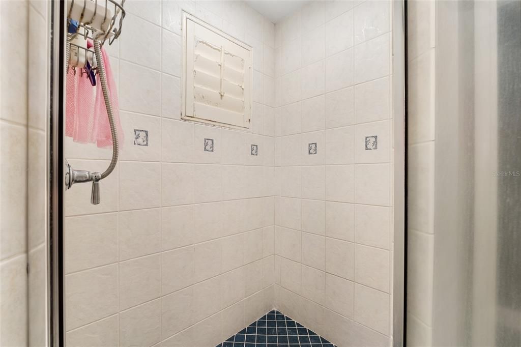For Sale: $569,900 (4 beds, 3 baths, 2816 Square Feet)