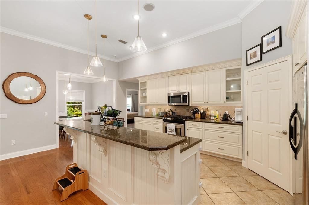 For Sale: $569,900 (4 beds, 3 baths, 2816 Square Feet)